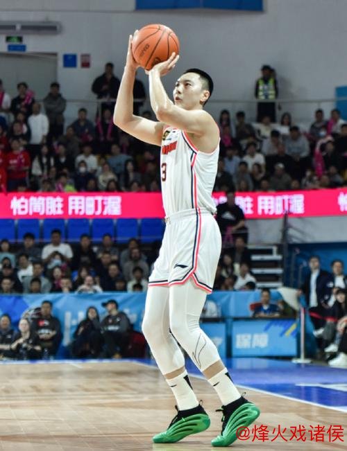 周琦21+8胡明轩20分广东狂胜山东 高诗岩贡献15分