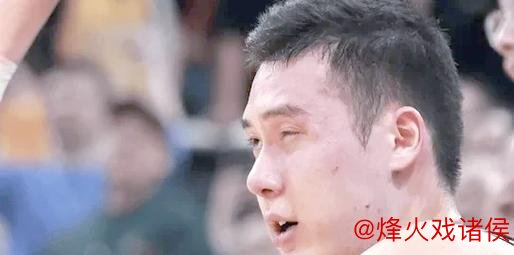 周琦肘击李金效面部！遭停赛两场并罚款10万元