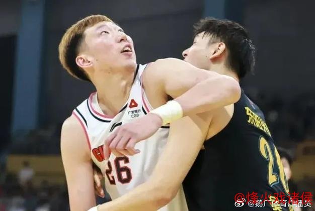 周琦肘击李金效面部！遭停赛两场并罚款10万元
